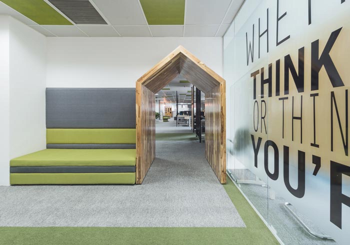 電子商務(wù)服務(wù)商辦公室過道裝修設(shè)計案例效果圖