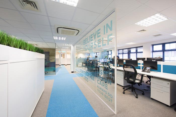 新能源科技公司辦公室動線裝修設(shè)計案例效果圖