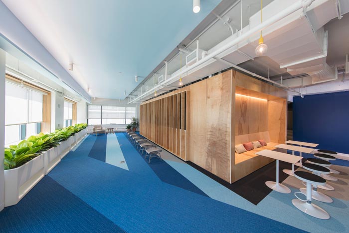 網(wǎng)絡(luò)服務(wù)商辦公室進(jìn)門區(qū)域裝修設(shè)計案例效果圖