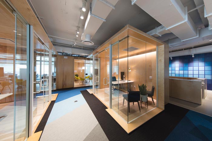 網(wǎng)絡(luò)服務(wù)商辦公室動線裝修設(shè)計案例效果圖