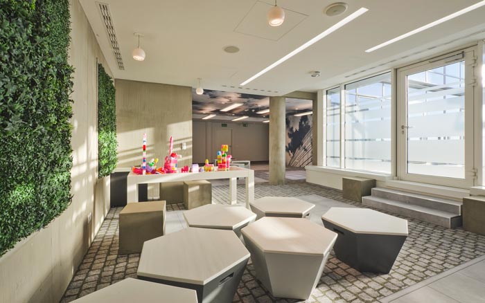 網(wǎng)絡(luò)運(yùn)營(yíng)商辦公室進(jìn)門(mén)區(qū)域裝修設(shè)計(jì)案例效果圖