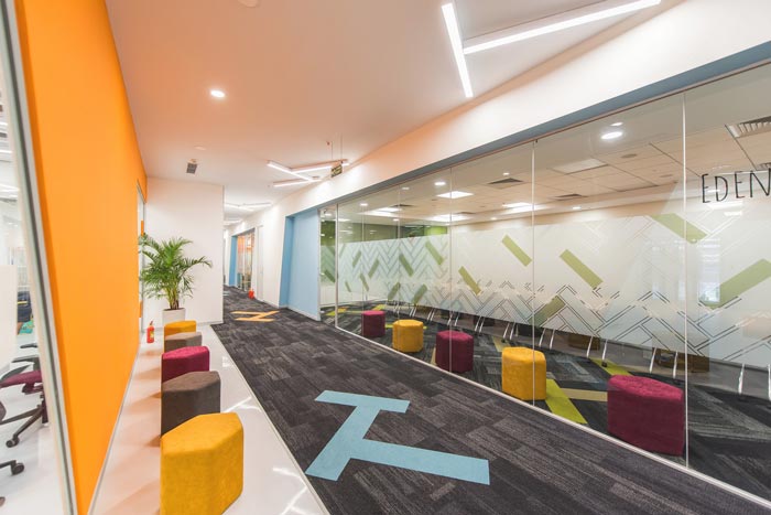 游戲公司辦公室過道裝修設(shè)計(jì)案例效果圖