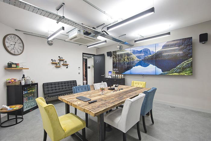 營銷策劃工作室辦公區(qū)域裝修設(shè)計案例效果圖