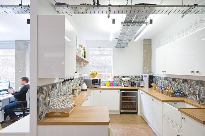 營銷策劃工作室茶水間裝修設(shè)計案例效果圖