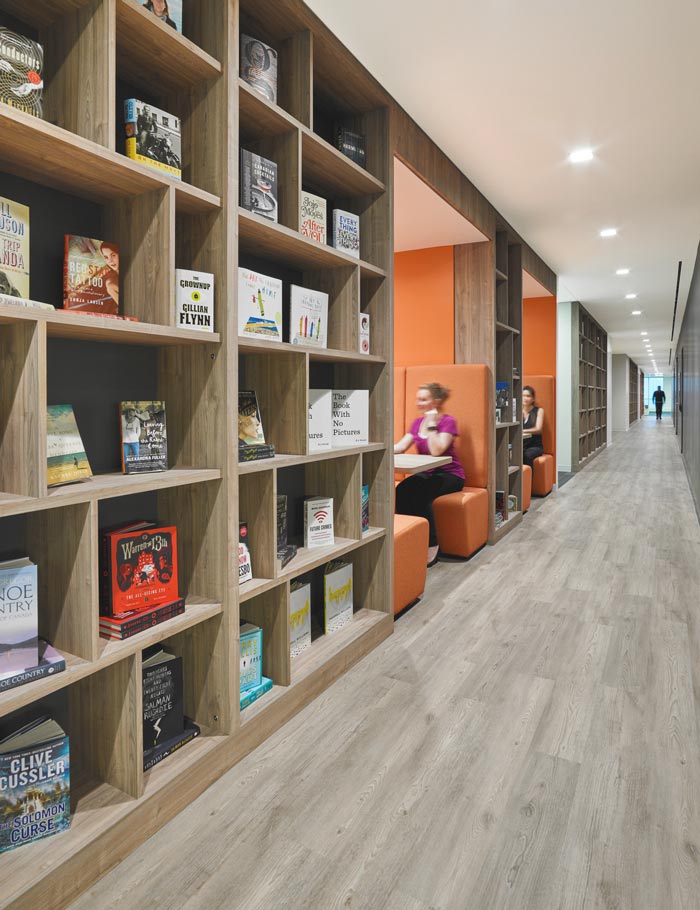 書(shū)屋工作室過(guò)道展示區(qū)域裝修設(shè)計(jì)案例效果圖