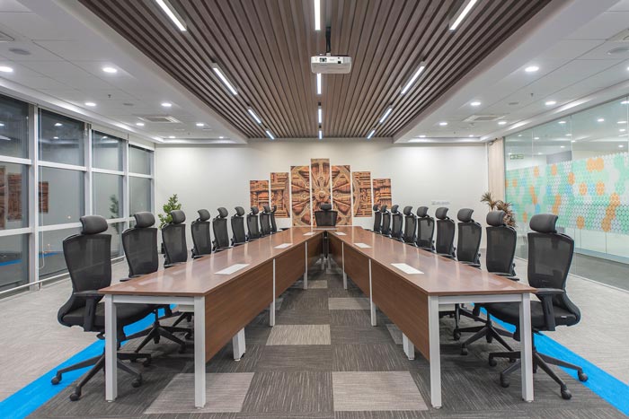 服裝貿(mào)易辦公室會(huì)議室裝修設(shè)計(jì)案例效果圖