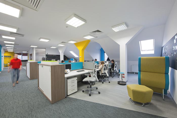 服裝廠辦公室過道裝修設(shè)計(jì)案例效果圖