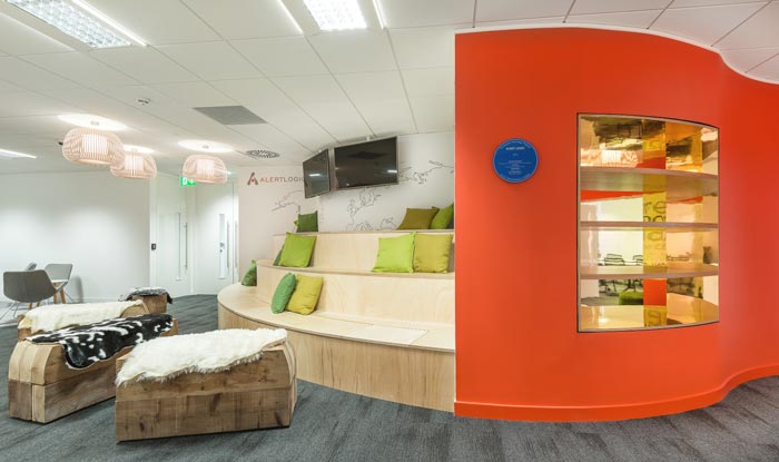 服飾公司辦公室休息區(qū)域線裝修設(shè)計(jì)案例效果圖