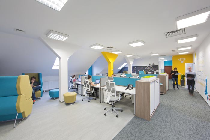 大空間辦公區(qū)域效果圖