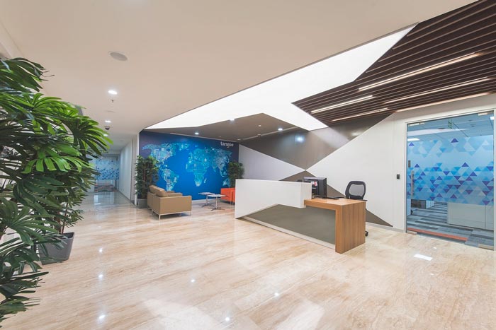 互聯(lián)網(wǎng)服務(wù)提供商辦公室前臺裝修設(shè)計案例效果圖