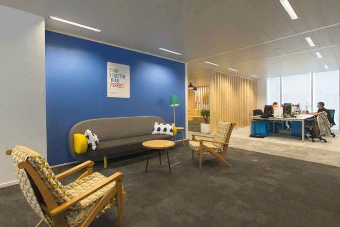 汽車租賃服務(wù)公司辦公室交流區(qū)域裝修設(shè)計(jì)案例效果圖