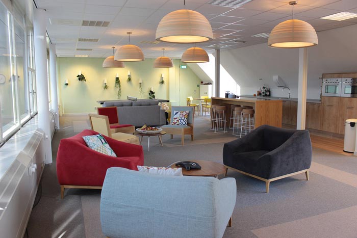 創(chuàng)新人性化辦公室茶水間裝修設(shè)計(jì)案例效果圖