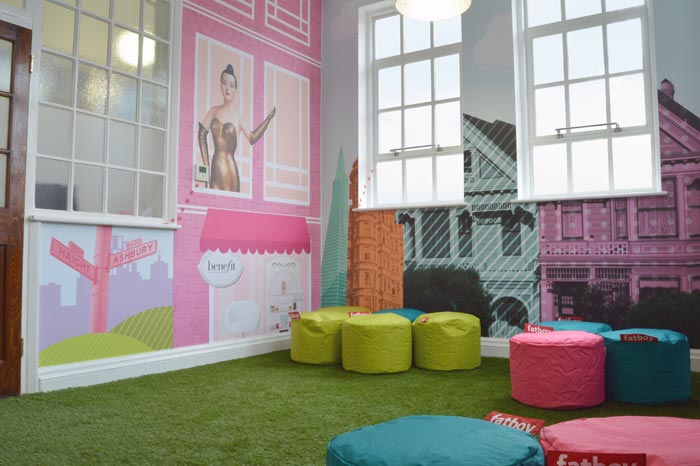 化妝品公司辦公室休息區(qū)域裝修設計案例效果圖