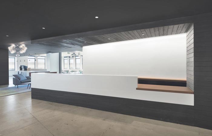 廣告代理公司辦公室前臺(tái)裝修設(shè)計(jì)實(shí)景圖