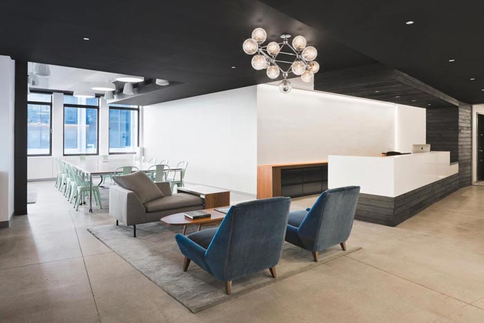 廣告代理公司辦公室前臺(tái)接待裝修設(shè)計(jì)實(shí)景圖