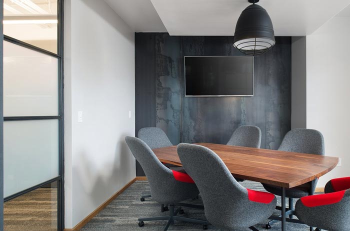 700平方辦公室洽談室裝修設(shè)計(jì)實(shí)景圖