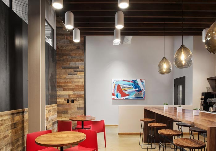 700平方辦公室交流區(qū)域裝修設(shè)計(jì)實(shí)景圖