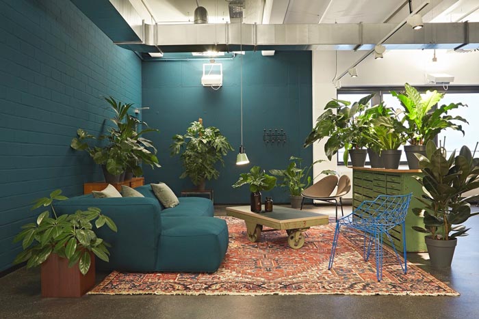 開放創(chuàng)意辦公室休息區(qū)裝修設計實景圖