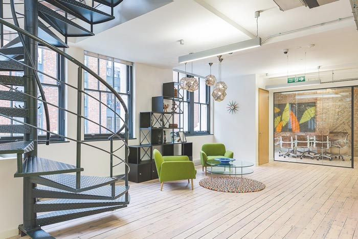 900平方投資辦公室進門區(qū)域裝修設計實景圖