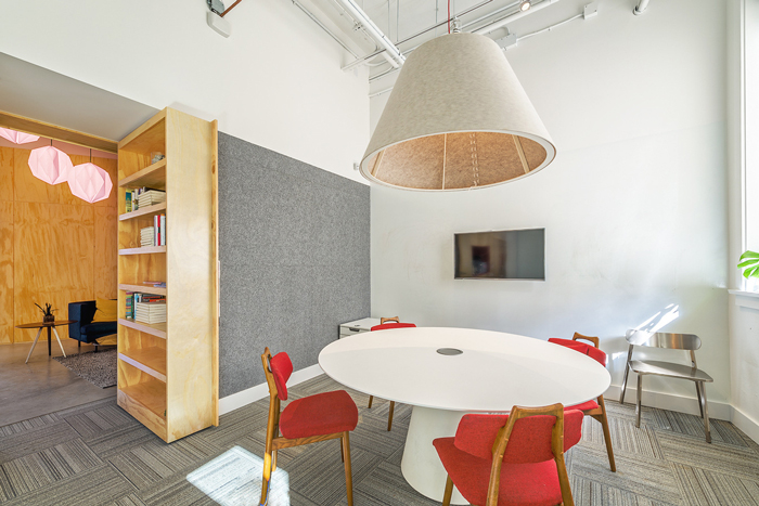 小型創(chuàng)意公司辦公室裝修設(shè)計案例