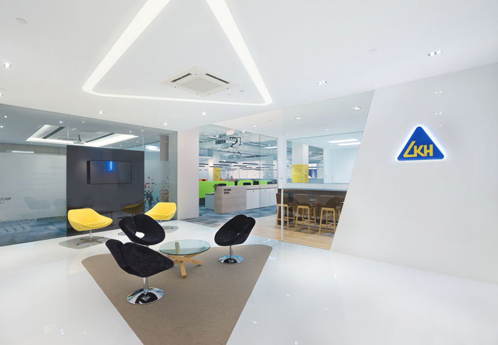 服裝公司辦公室前臺(tái)裝修設(shè)計(jì)案例效果圖