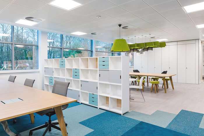 科技公司現(xiàn)代簡約辦公室裝修設(shè)計案例