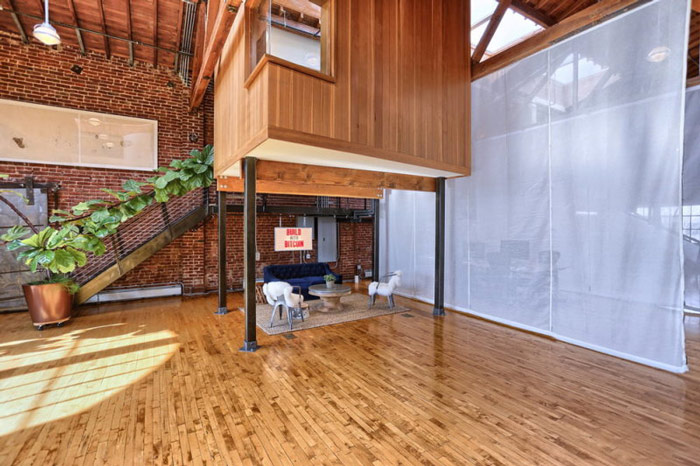 科技公司loft風(fēng)格辦公室裝修設(shè)計案例