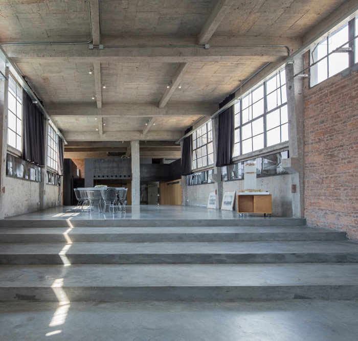 廠房LOFT風(fēng)格辦公室進(jìn)門區(qū)裝修設(shè)計(jì)案例效果圖