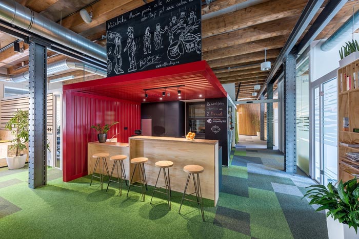 節(jié)能技術(shù)公司辦公室吧臺裝修設(shè)計案例效果圖