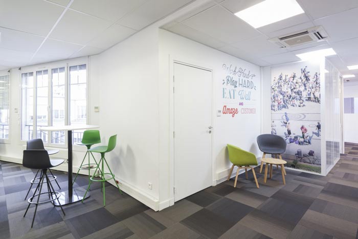 空氣環(huán)保公司辦公室洽談區(qū)裝修設計案例效果圖