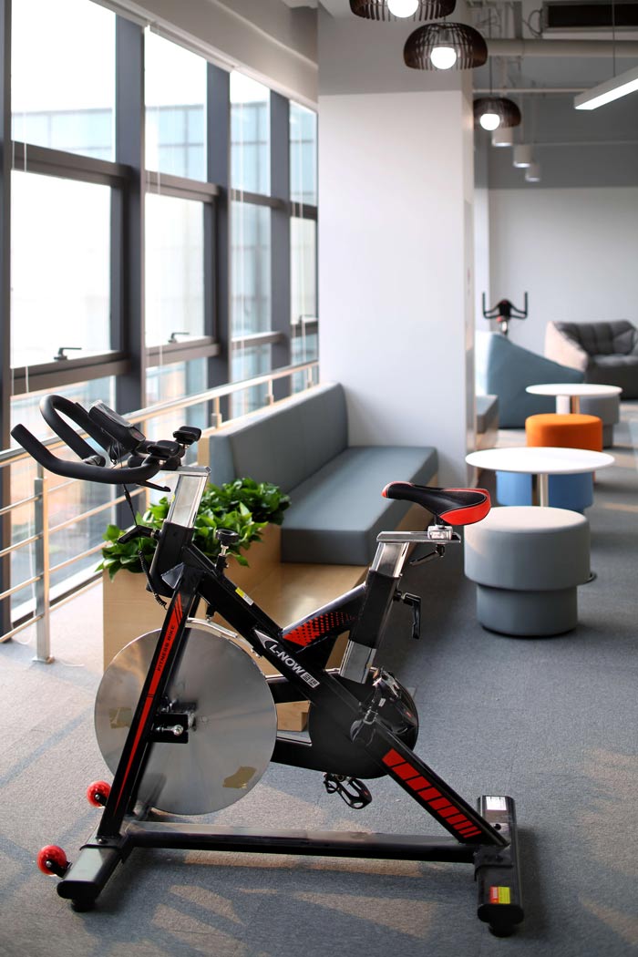 互聯(lián)網(wǎng)公司辦公樓健身車裝修設(shè)計(jì)效果圖