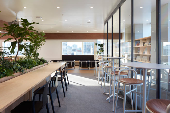 國際貿(mào)易公司辦公室吧臺裝修設(shè)計效果圖