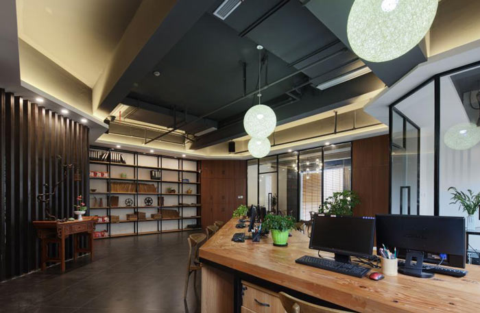 進出口貿(mào)易公司辦公室隔斷區(qū)裝修設(shè)計效果圖