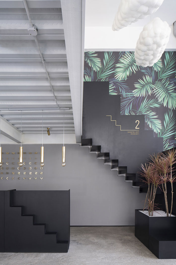 家居公司辦公室樓梯裝修設(shè)計效果圖