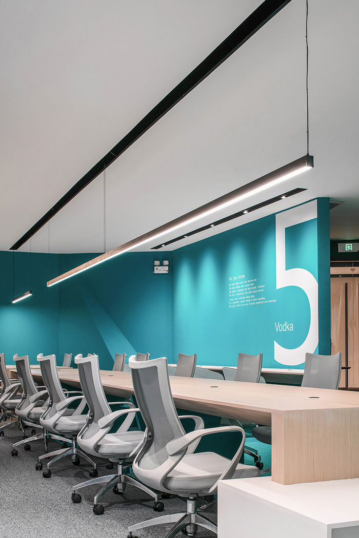 科技辦公室辦公區(qū)裝修設(shè)計效果圖