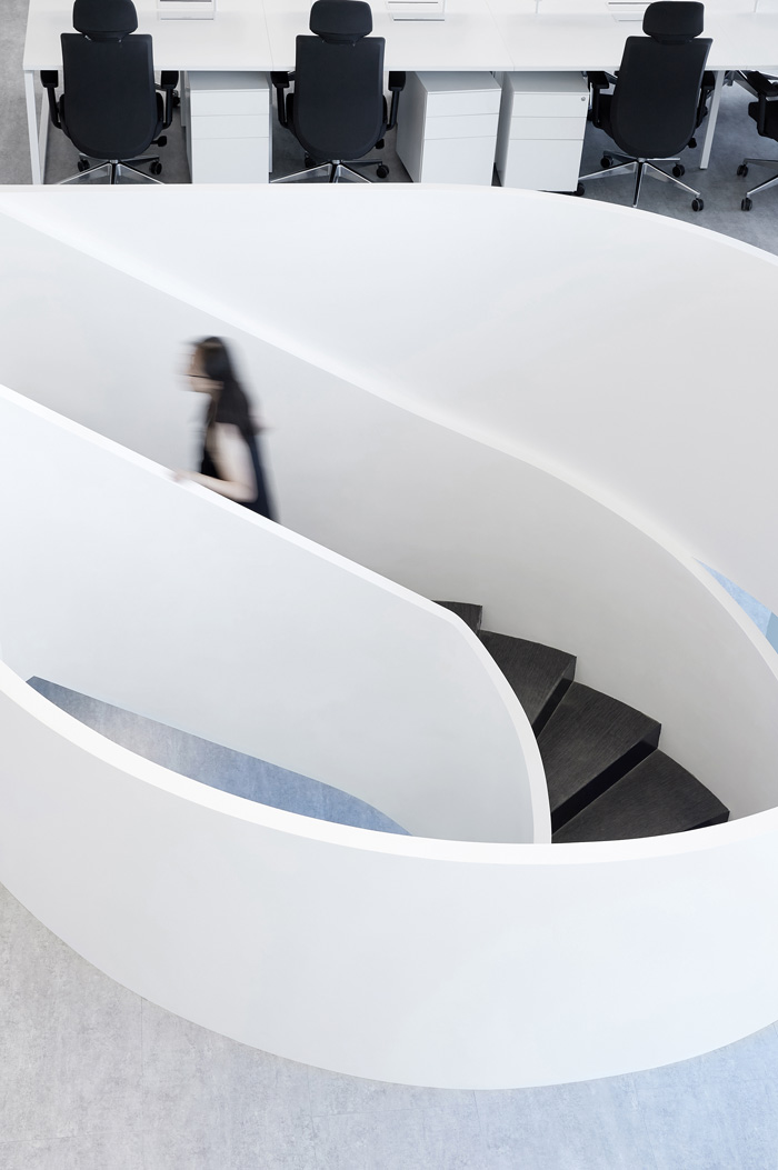 辦公大樓旋轉(zhuǎn)樓梯裝修設(shè)計效果圖