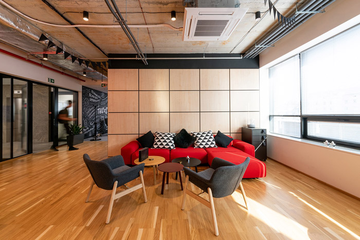 軟件開發(fā)公司辦公室進(jìn)門區(qū)設(shè)計效果圖