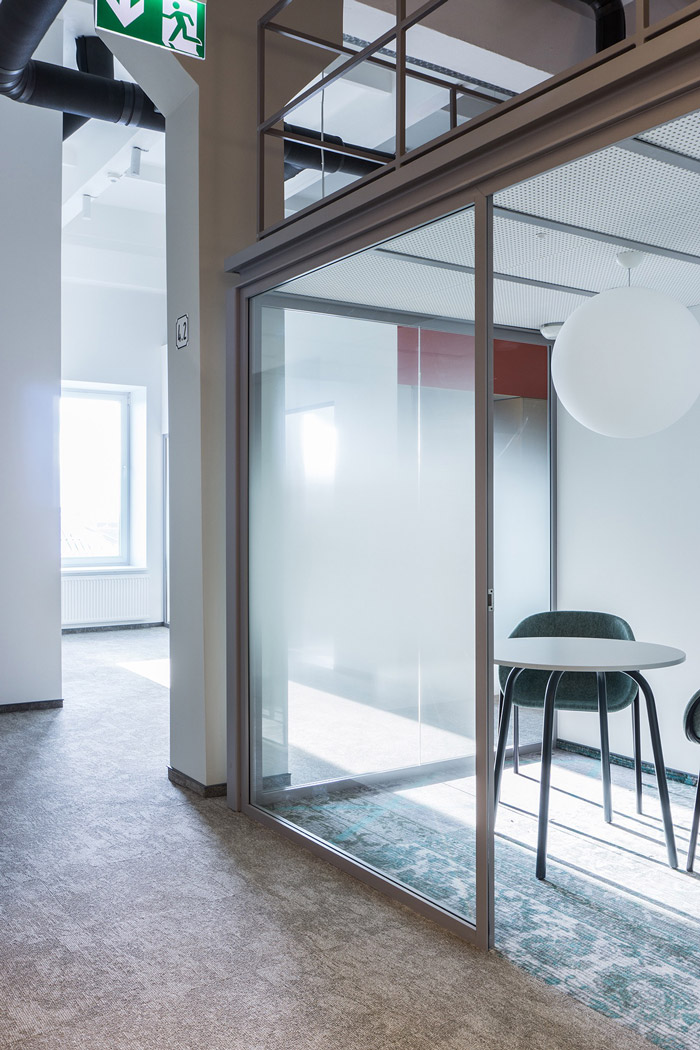 工業(yè)閣樓loft辦公室接待區(qū)裝修設(shè)計效果圖