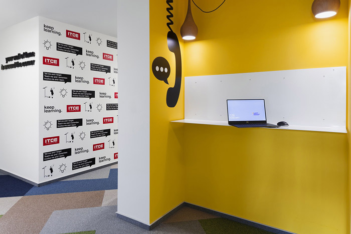 IT培訓(xùn)學(xué)校辦公室動(dòng)線裝修設(shè)計(jì)效果圖