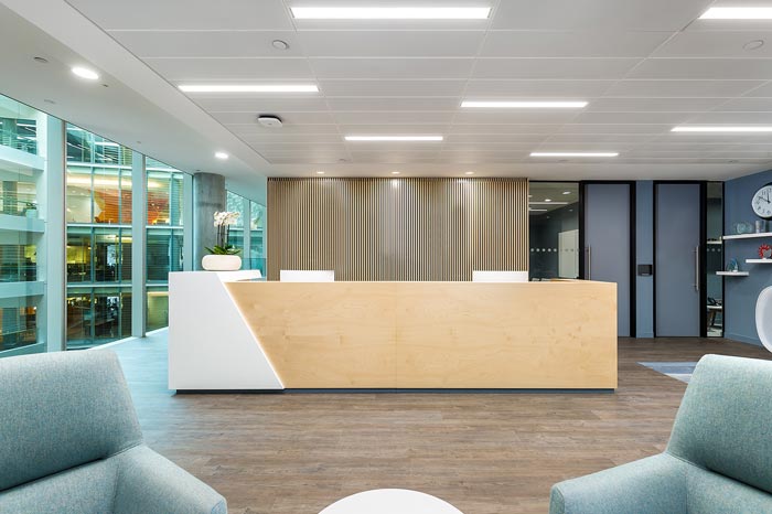 投資集團(tuán)辦公室前臺(tái)裝修設(shè)計(jì)效果圖