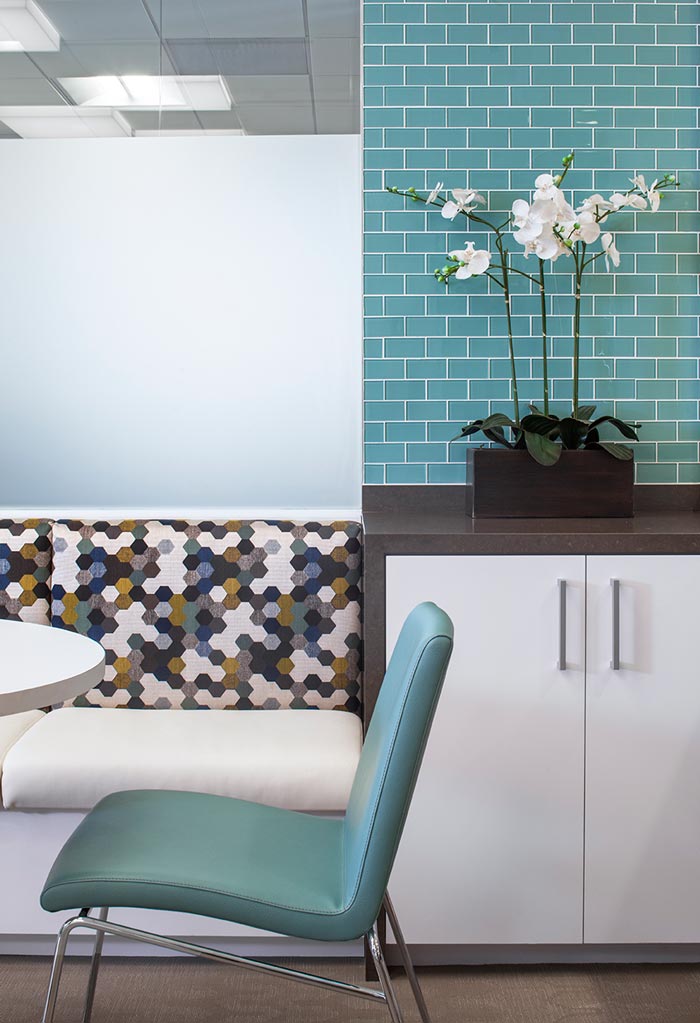 金融服務(wù)公司辦公室茶水間裝修設(shè)計效果圖