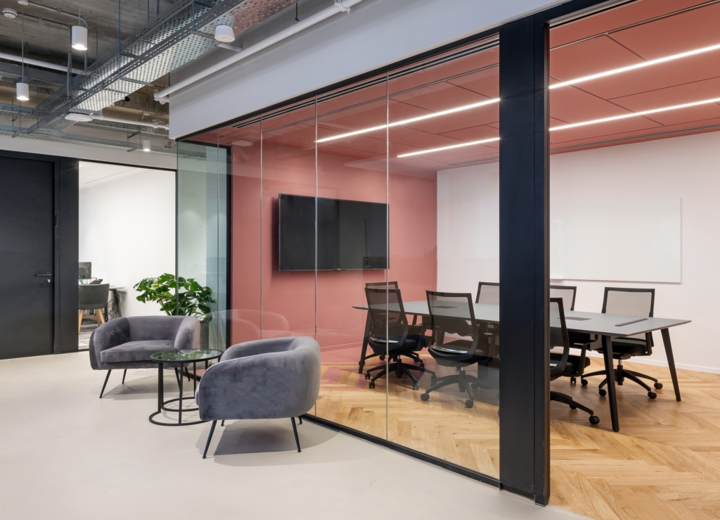 辦公室小型會(huì)議室